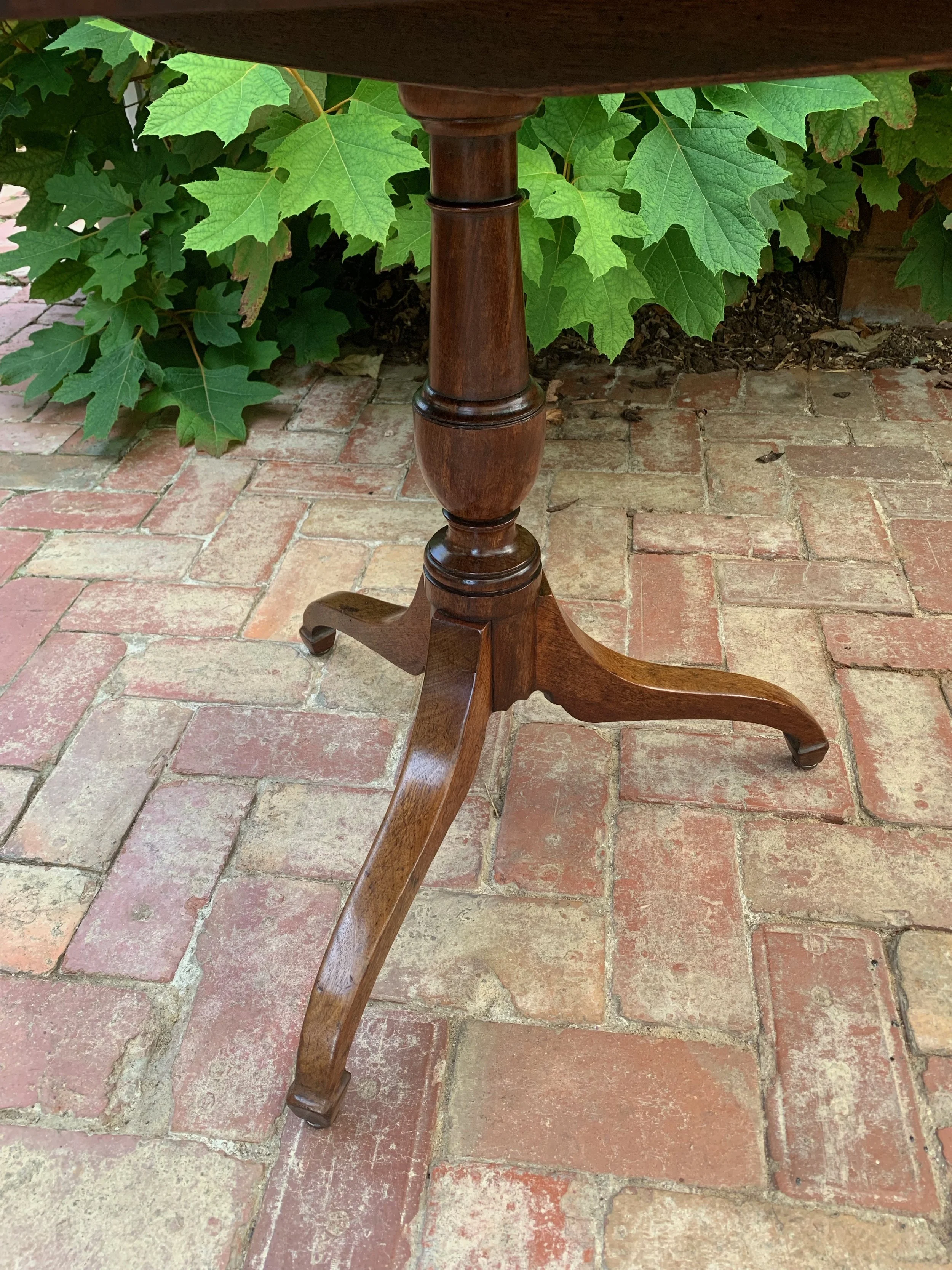 Close up of urn turned column and spider leg tripod base of georgian mahogany tilt-top wine table c.1800-1830