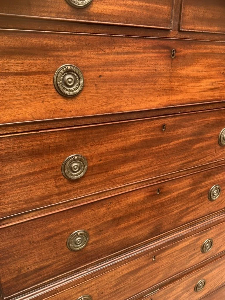 Figured flame mahogany drawer fronts, Georgian chest-on-chest C.1790-1810, antique tallboy with stamped brass ring handles