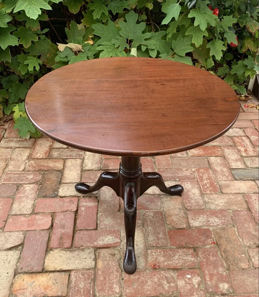 Georgian mahogany tilt-top table showing moulded edge and grain