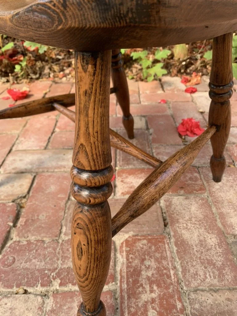 Windsor armchair H stretcher and turned leg detail, elm C.1850