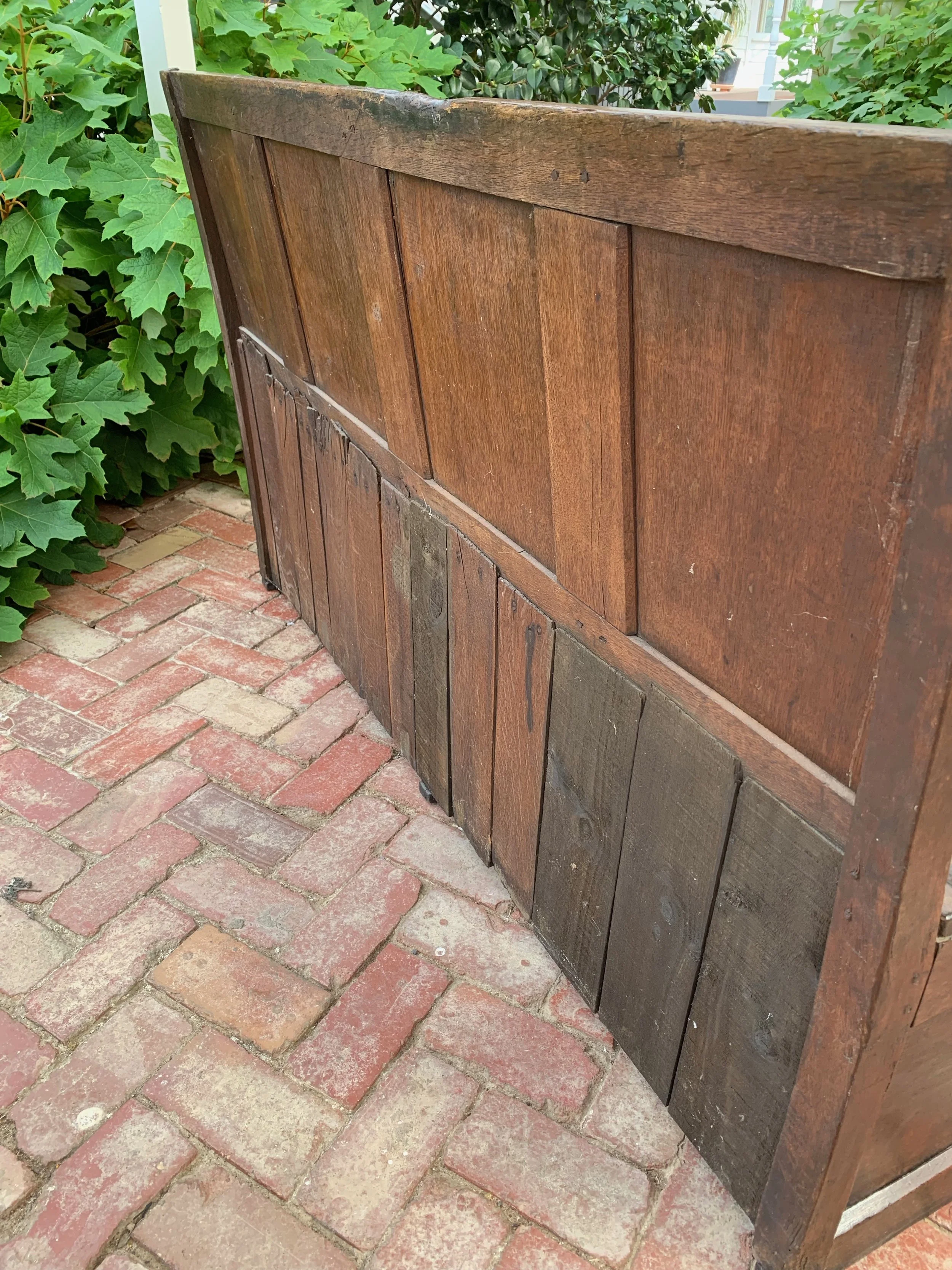 View of riven backboards on welsh oak box settle C.1720