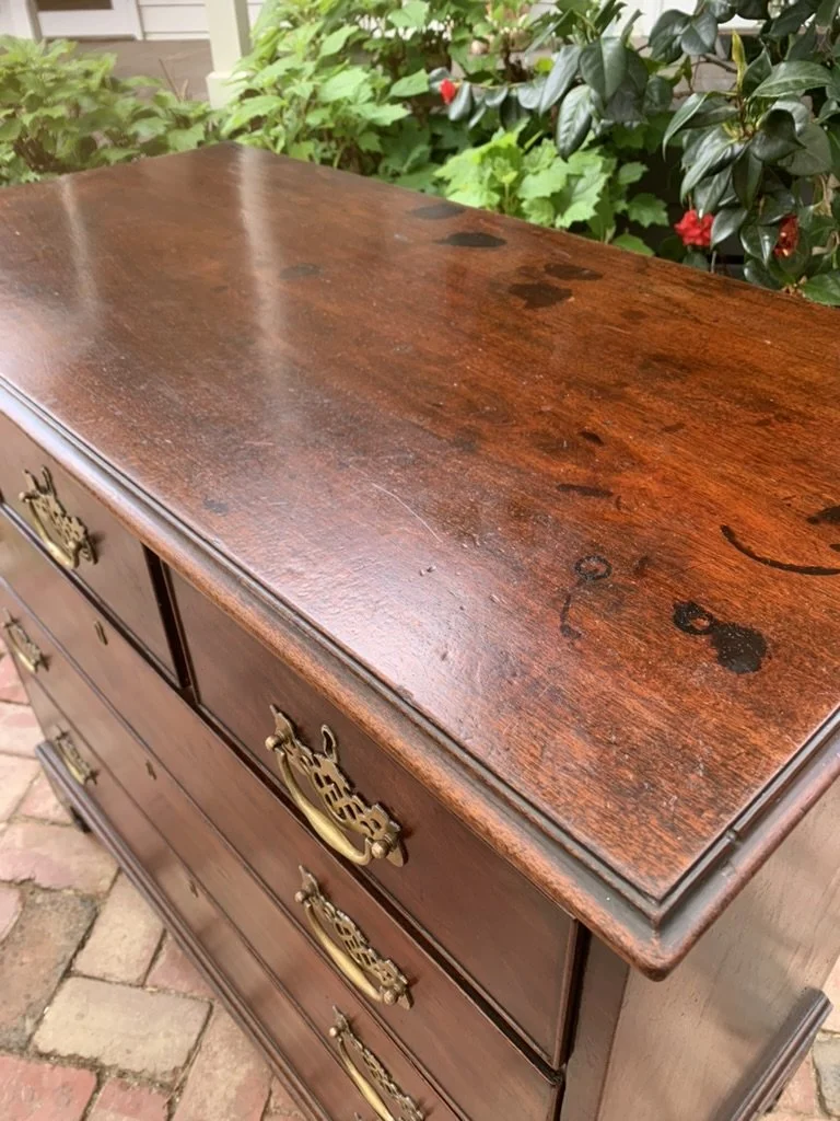 Mahogany top with moulded edge, George III chest of drawers C.1780-1800, antique Georgian furniture, rich old patina