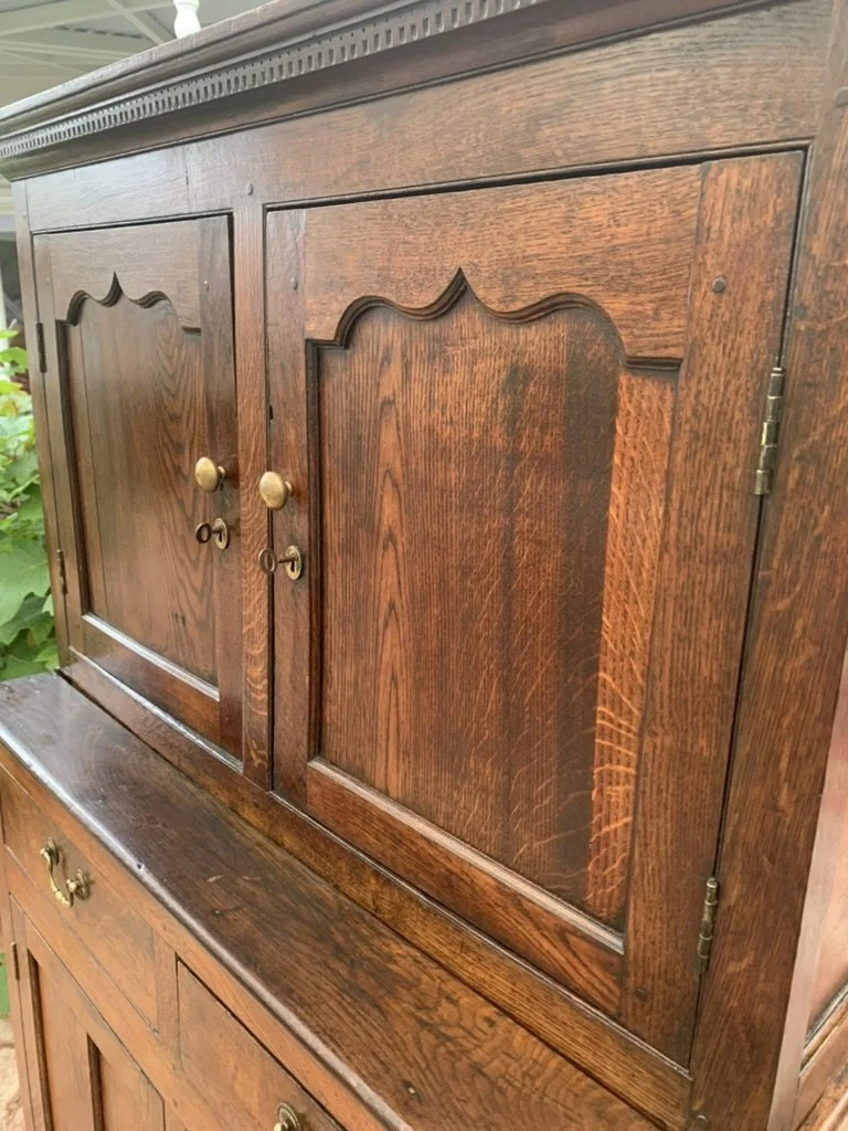 Welsh oak cwpwrdd deuddarn upper cabinet, dentil cornice, scalloped fielded doors and brass hardware, antique Wales cupboard