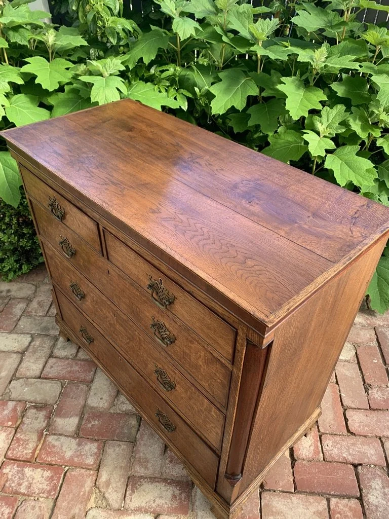 Georgian oak chest drawers c.1790 two-plank top mahogany crossbanding quarter-columns figured oak