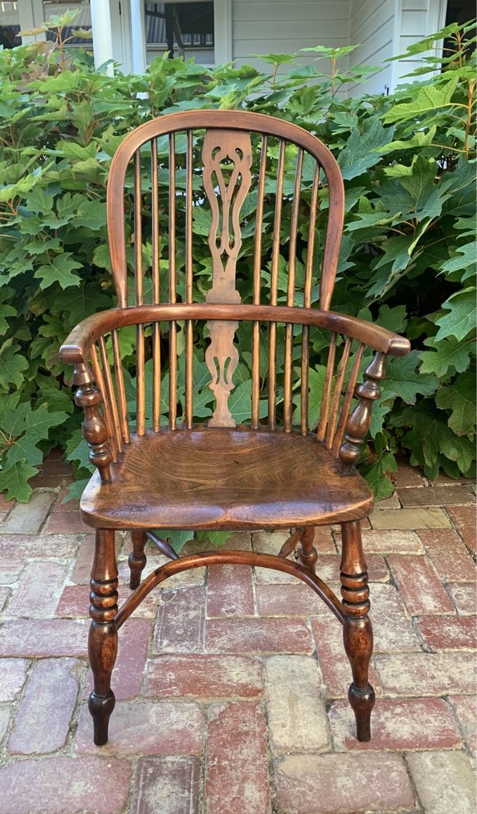 Antique Windsor armchair pierced vase splat hoop back elm yew, English Georgian c.1840