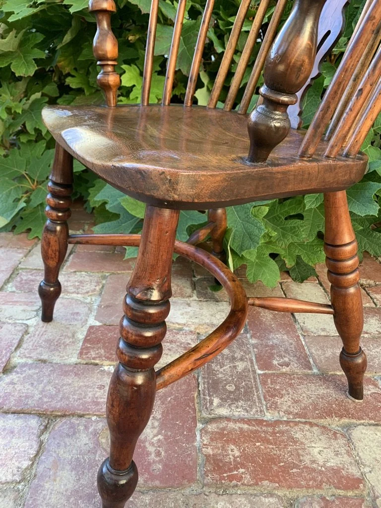 English Windsor armchair turned legs crinoline stretcher elm seat, Georgian antique c.1840