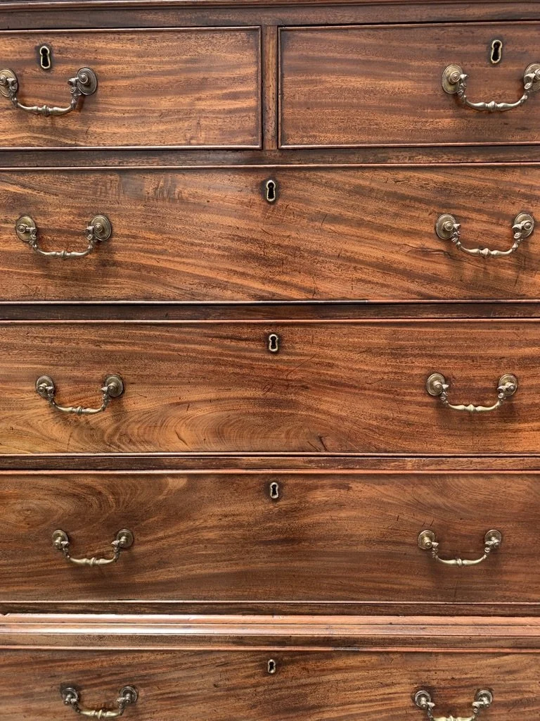 Figured mahogany drawer fronts with brass swan-neck bail handles, Georgian chest on chest c.1790