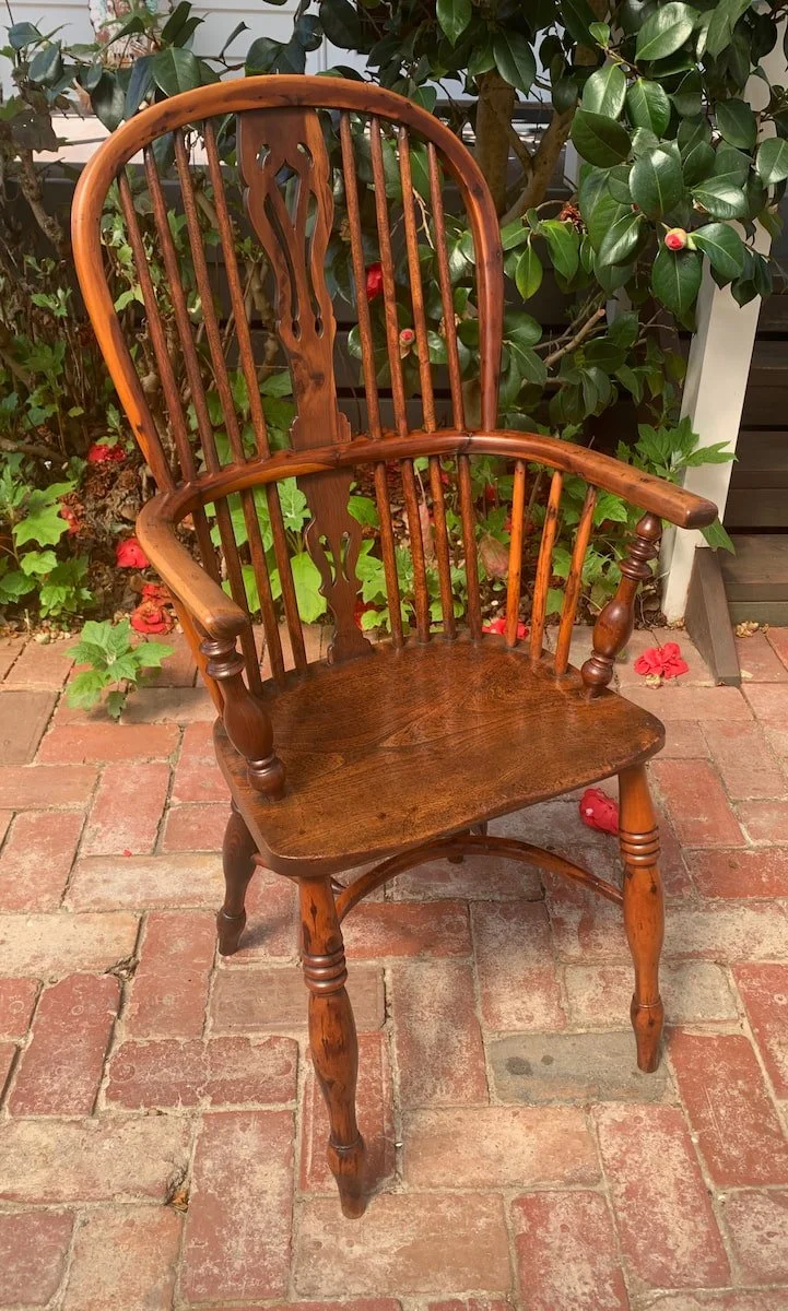 Antique English yew and elm Windsor armchair, circa 1840, hoop back, crinoline stretcher, fine patina