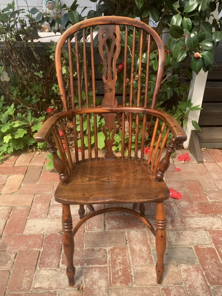 English yew and elm Windsor armchair front view, stick back, saddle seat, circa 1840 antique