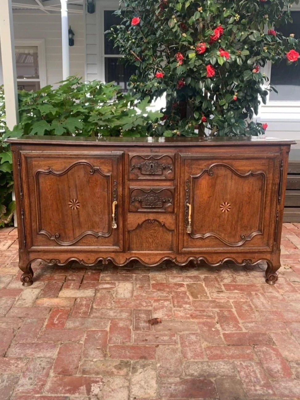 French provincial oak enfilade, c.1760, two-door buffet sideboard with star inlay and cabriole legs, front view