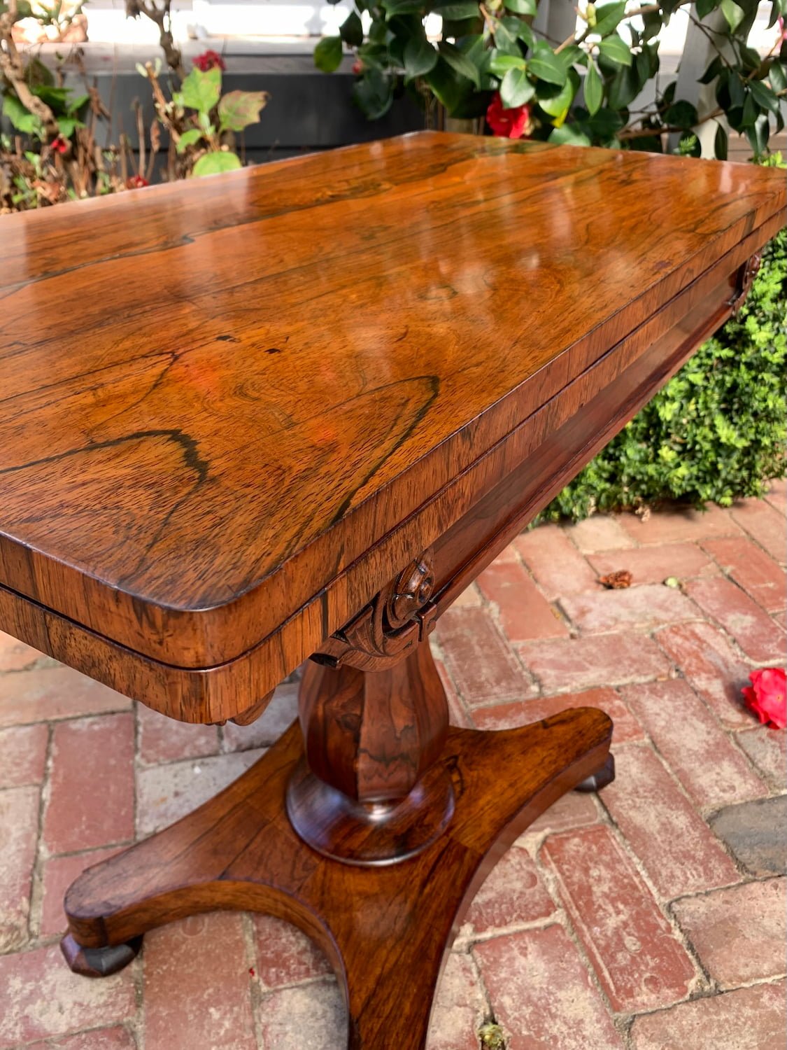 William IV rosewood card table with baize lined interior, baluster faceted column and quadriform platform base C.1835