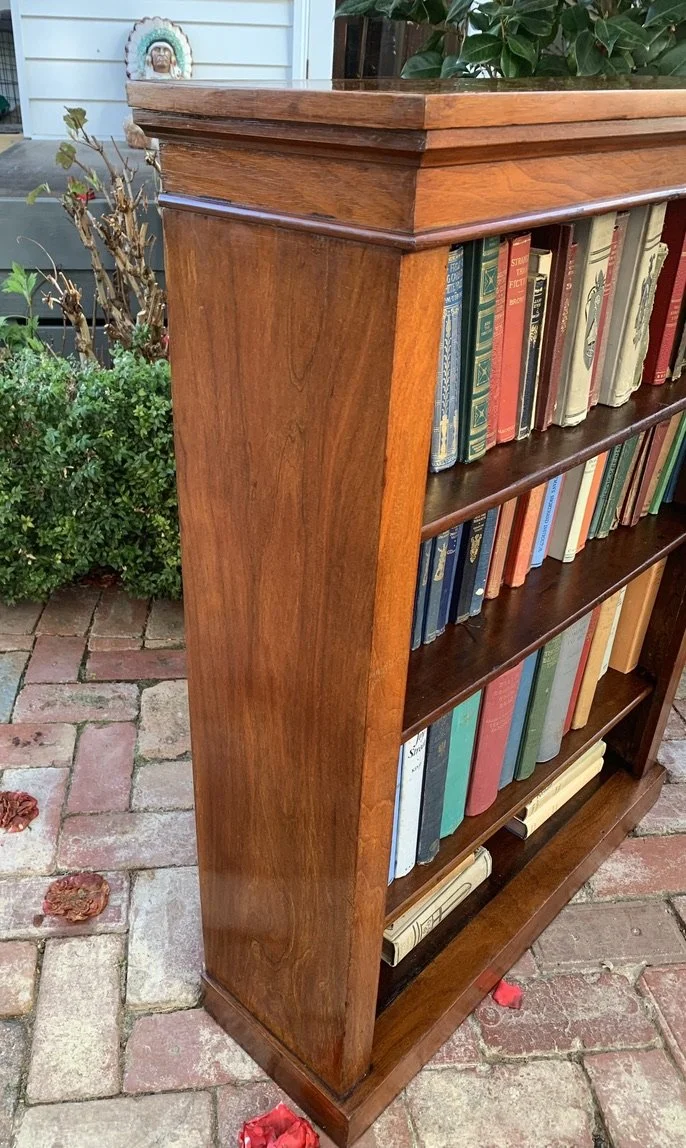 Victorian walnut bookshelf C.1860-1880, antique dwarf open bookcase, rich walnut grain, moulded top, adjustable shelving