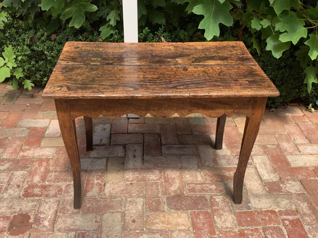 18th-century French provincial elm side table, cabriole legs and scalloped apron, c.1750–1790