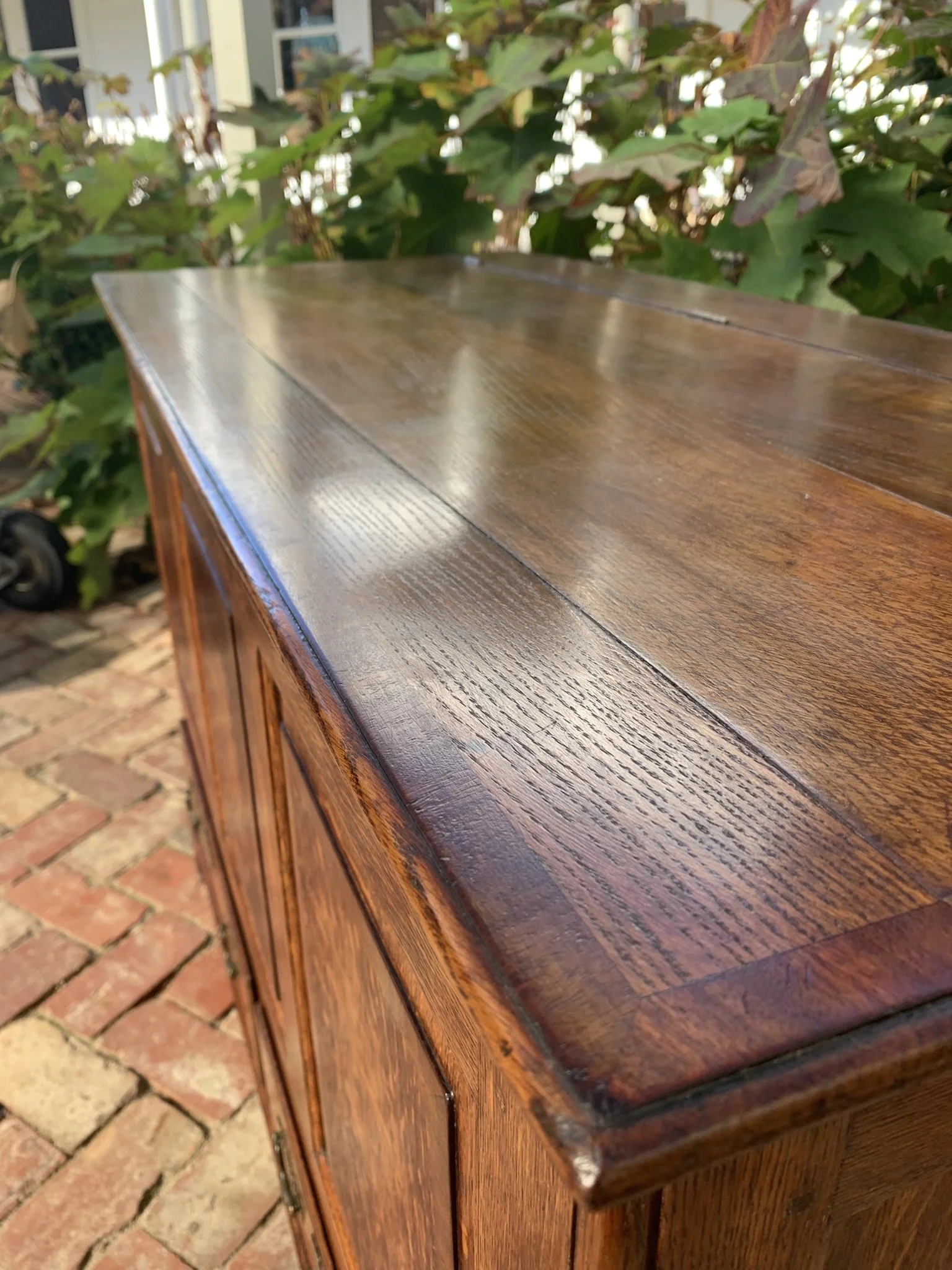 Mahogany crossbanded top of Georgian oak mule chest showing hinged lid and internal candle box till