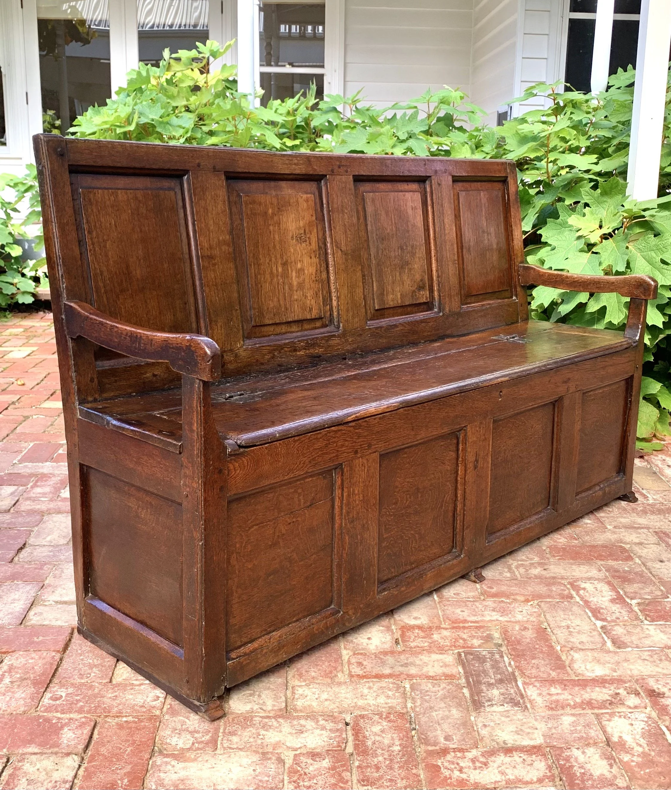 Welsh Oak Box Settle C.1700 -1740 (SOLD)