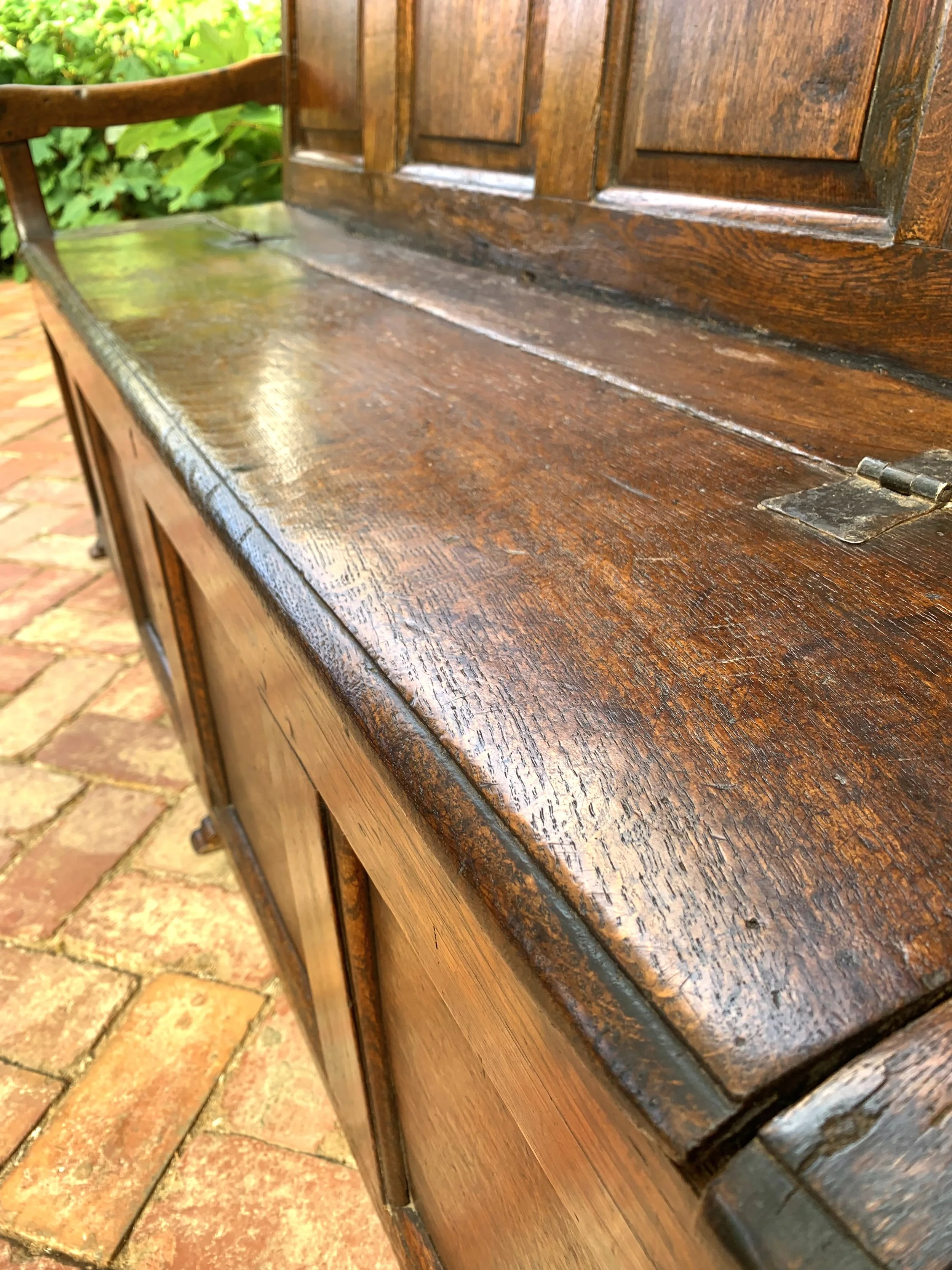 welsh oak box settle c.1720