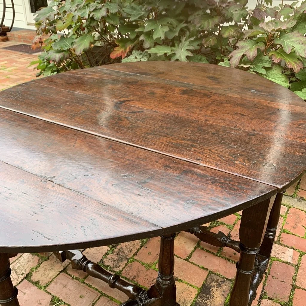 Quarter-sawn oak top detail, English gateleg table circa 1700