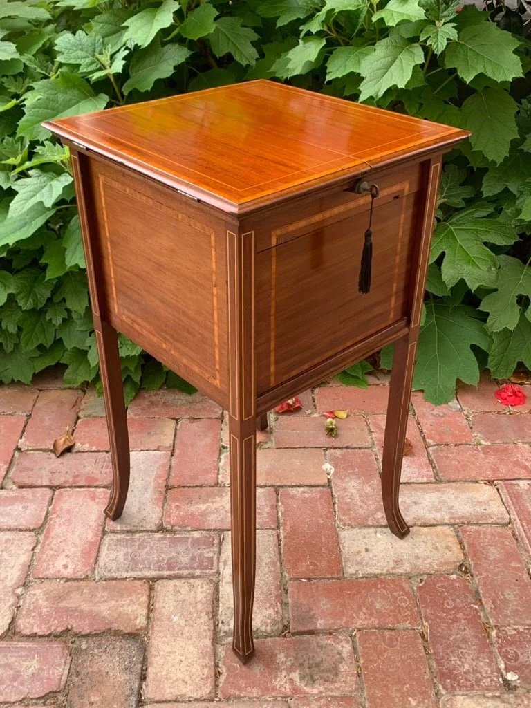 Edwardian mahogany occasional table cabinet C.1900, inlaid satinwood stringing, Sheraton revival drinks cabinet, antique