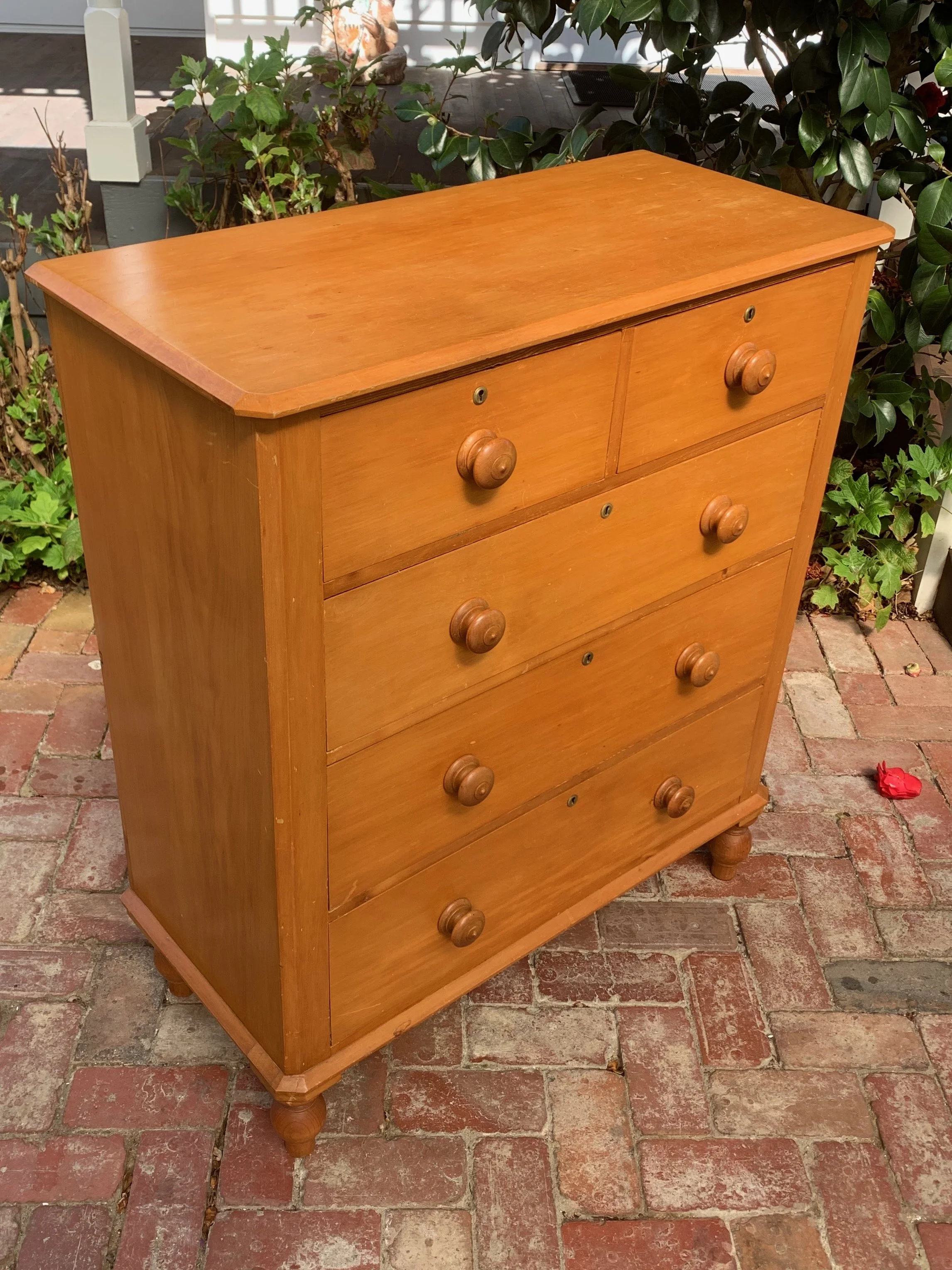 Antique kauri pine chest of drawers, C.1900, colonial Australian, two short and three long graduated drawers