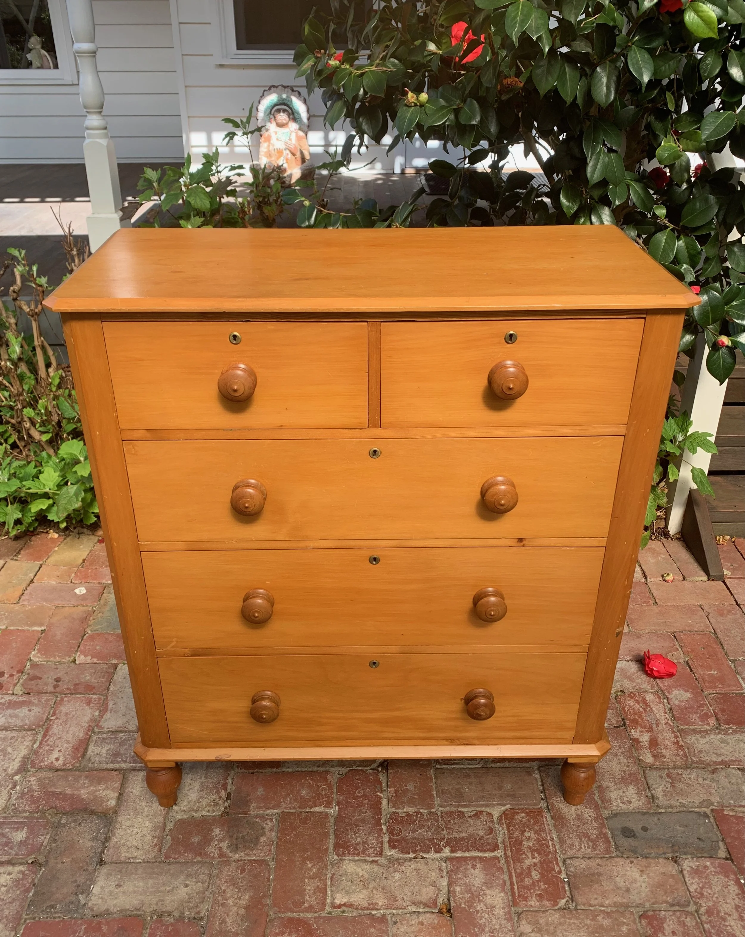 Antique Australian colonial pine chest of drawers, C.1900, two short over three long drawers, turned timber knobs