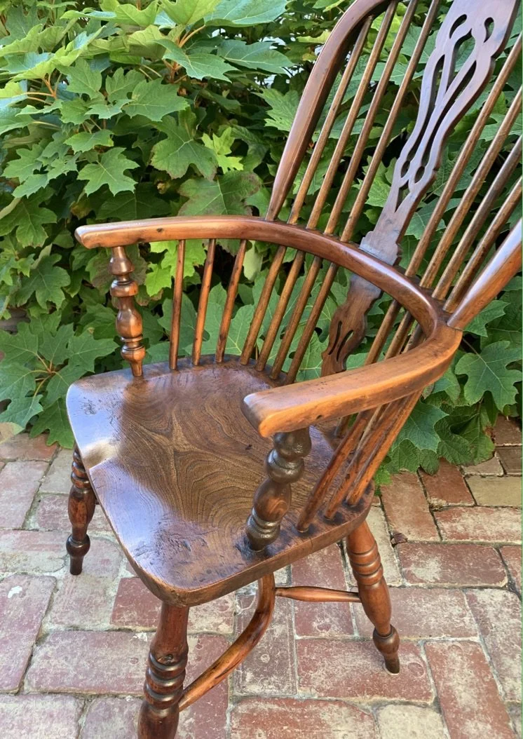 Georgian Windsor armchair yew crinoline stretcher elm seat pierced splat, English antique c.1820