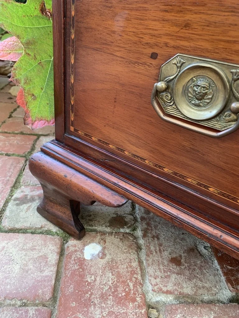 near view of ogee bracket foot