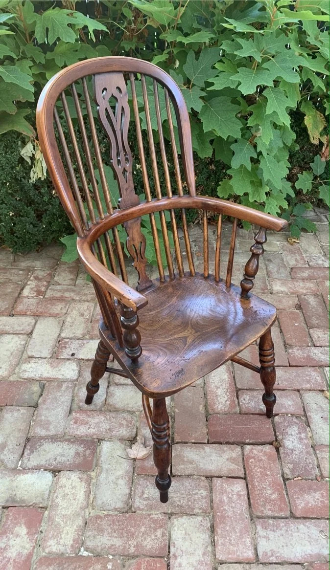 Antique English Windsor armchair elm seat yew bow spindles, Georgian period c.1840