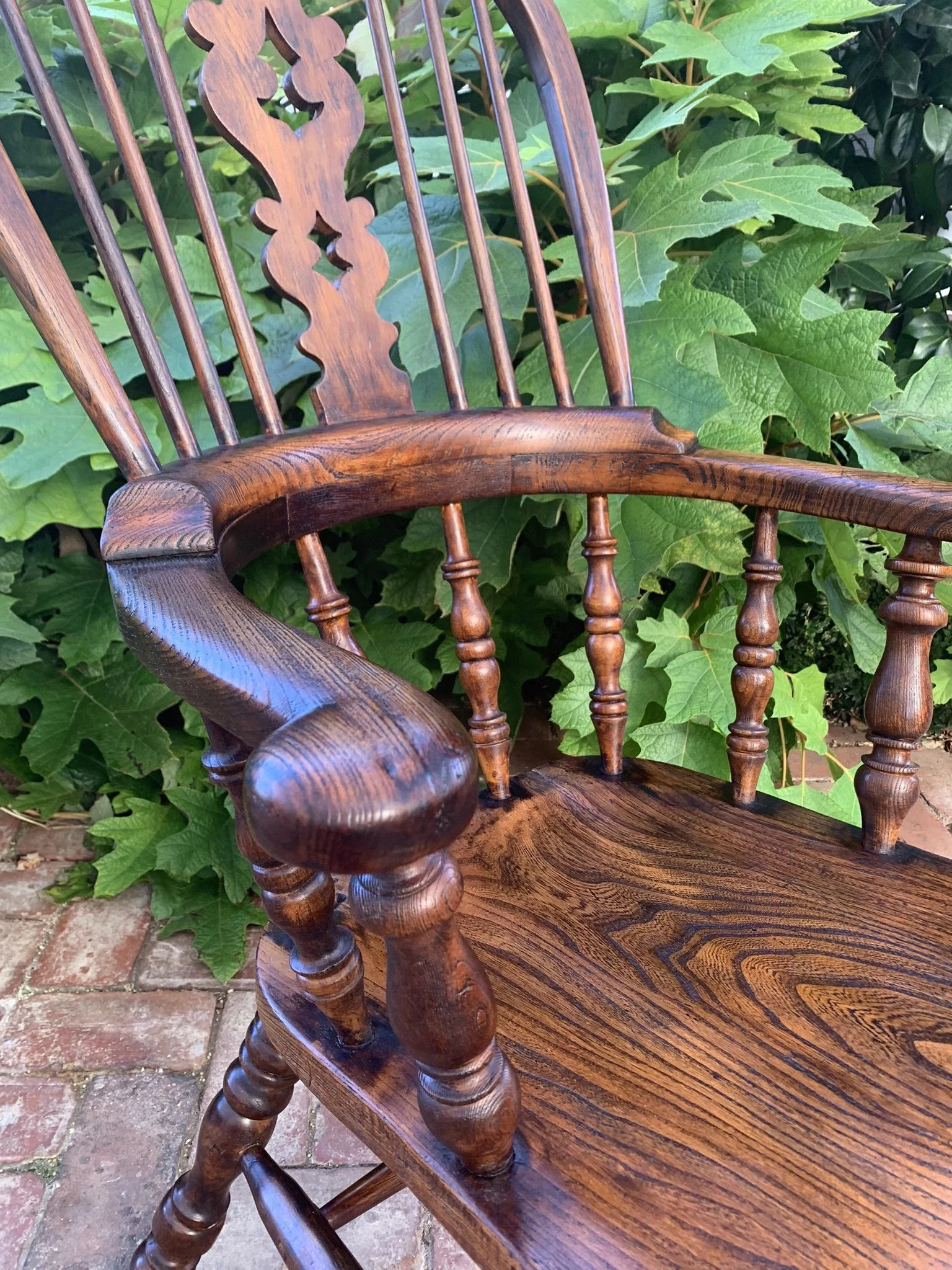 Pierced Splat & Hoop Back Detail, English Windsor Chair