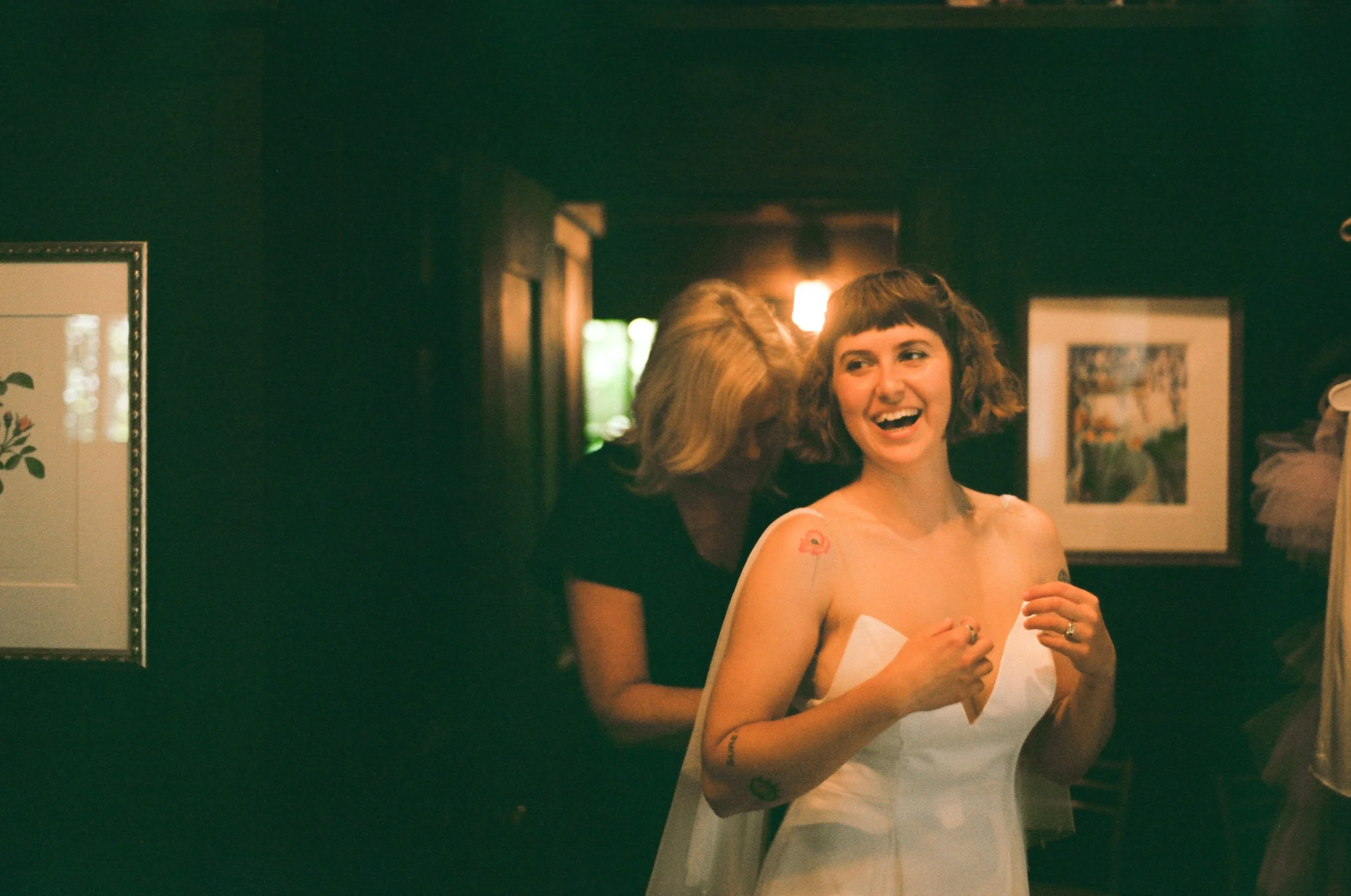 Becka-Julianna-Twin-Luminaries-2023-Getting-Ready9294.JPG