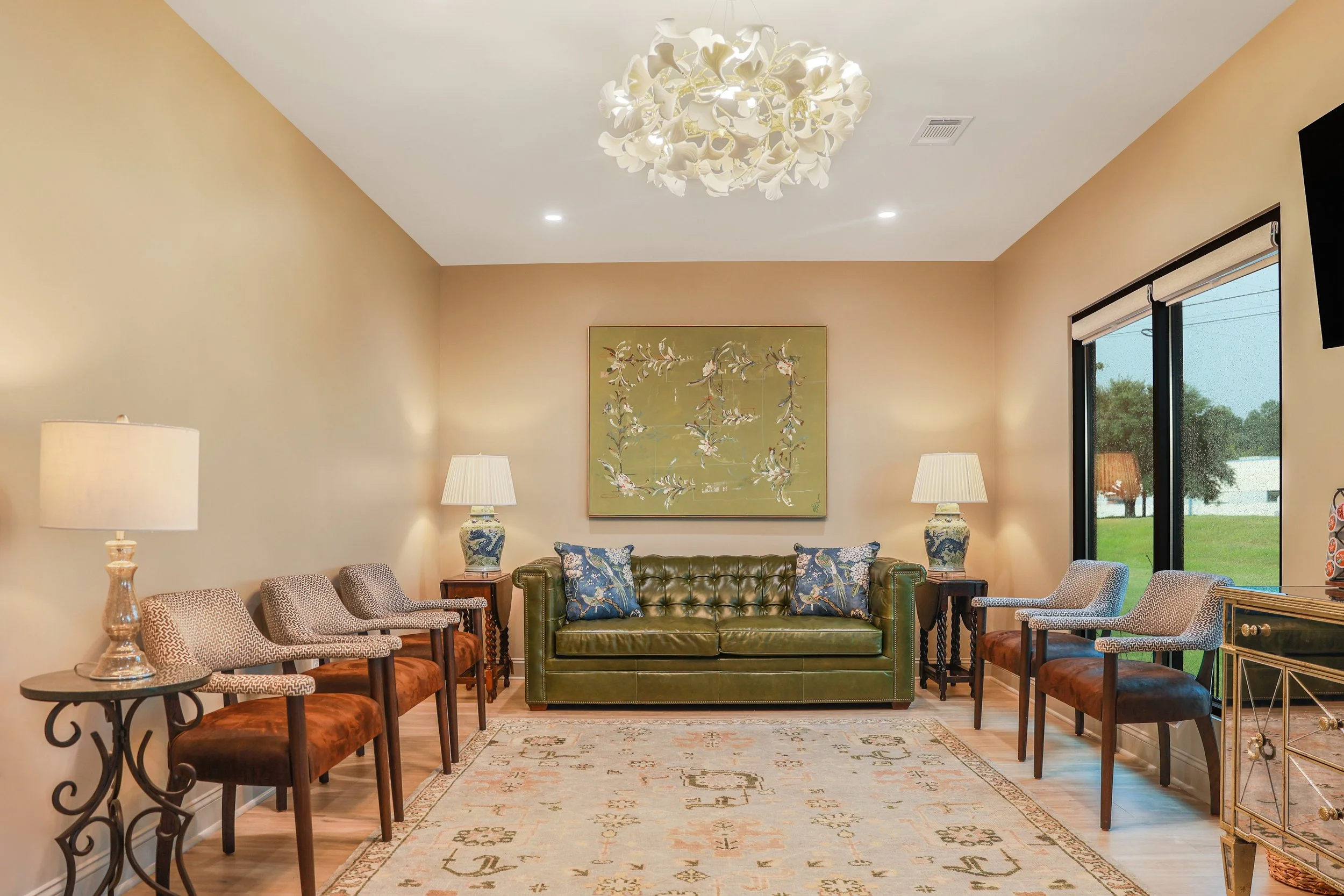 A cozy and inviting reception area for patients to feel their most comfortable while waiting for their dental appointment. Feel free to fix you a coffee or water at our coffee bar.