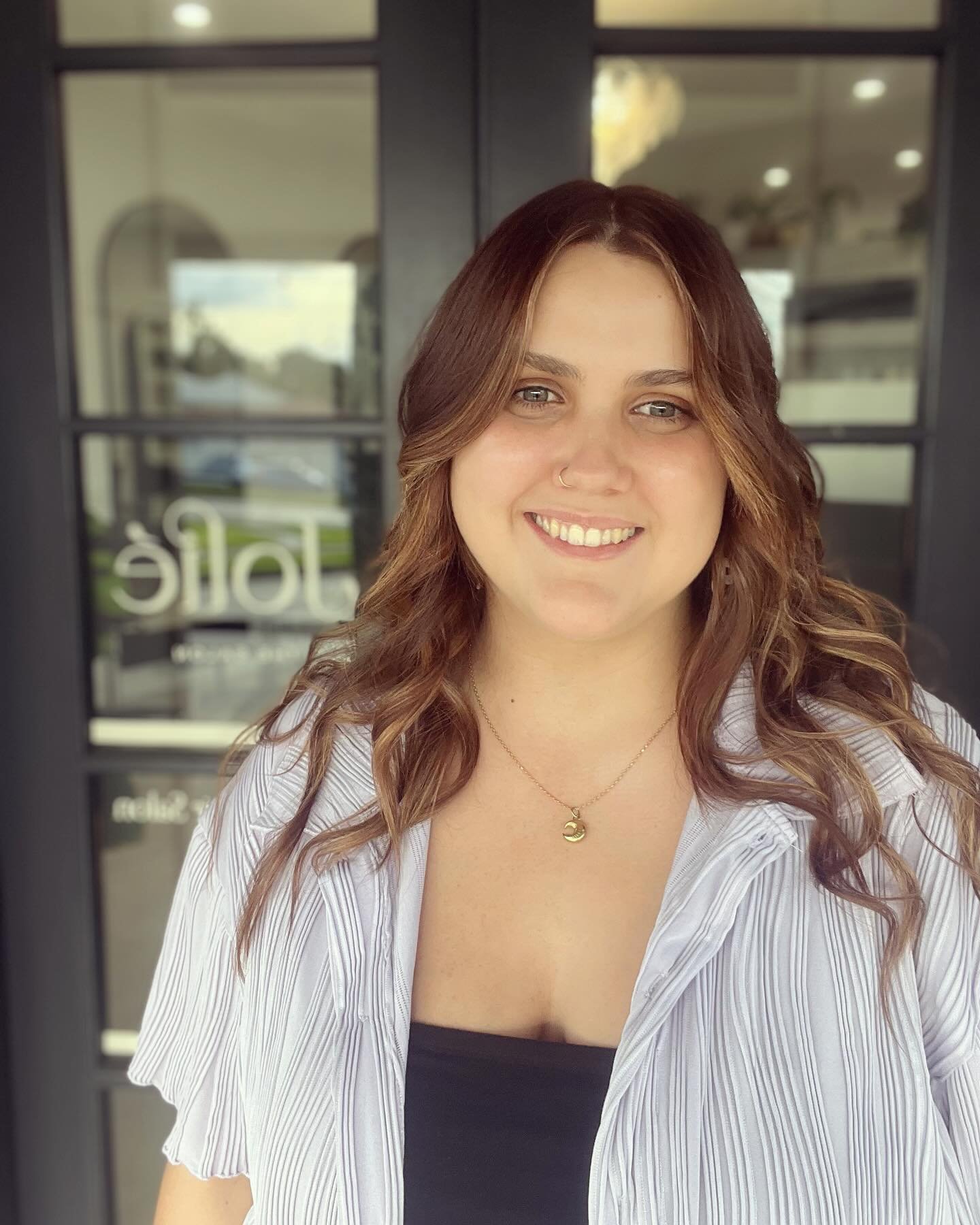 This is ALEXIS💥

We are so excited to welcome Alexis to the Jolie team! 
She loves all things hair but in particular Keratin straightening treatments, bright coppers/reds and a good stylecut.

Em and Alexis have previously enjoyed working together d