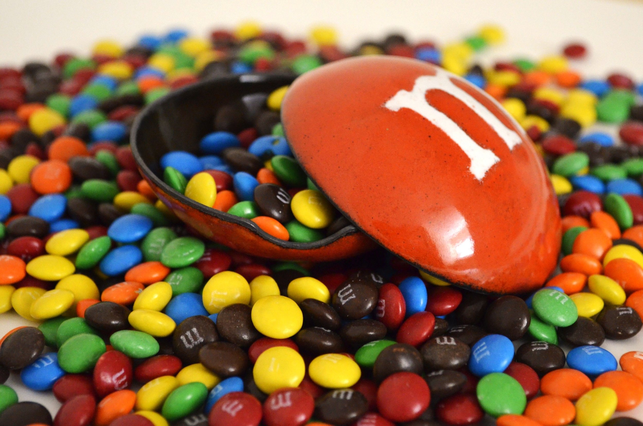 MacKenzie_Maggie_Grandma's_CandyDish.JPG