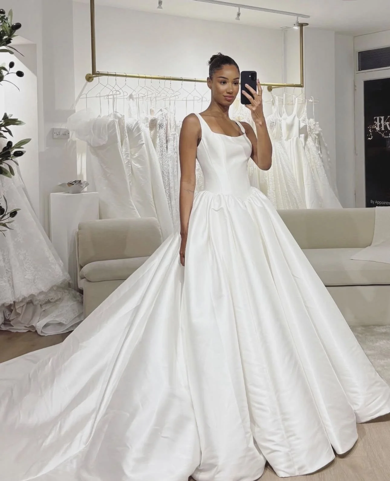 The return of structure in 2026 speaks to a desire for timelessness, permanence, and intentional design over trend-driven embellishment. This approach to bridal prioritises silhouette over surface, creating impact through shape rather than adornment.