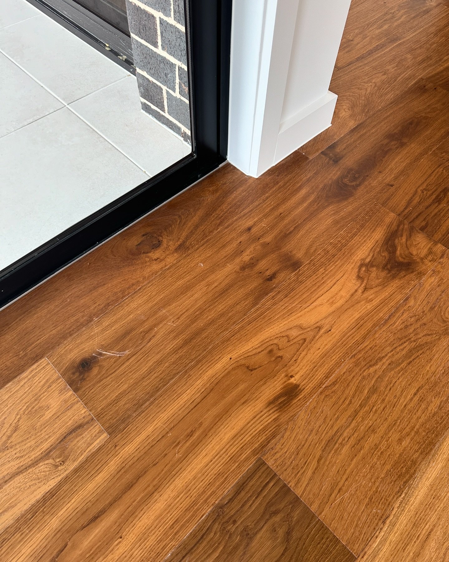 Multiple scuffs and scratches repaired to this engineered oak floor ready for handover 👨&zwj;🎨

#simplefix #simplefixrepair #simplefixrepairs #timberrepair #veneerrepair #surfacerepair #surfacerepairspecialists #surfacerepairs #surfacerepairnetwork