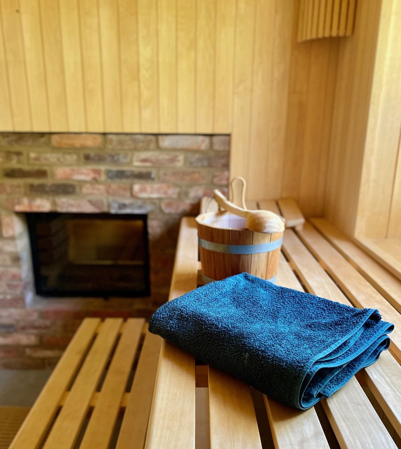 Sauna Fenster Kamin.jpg