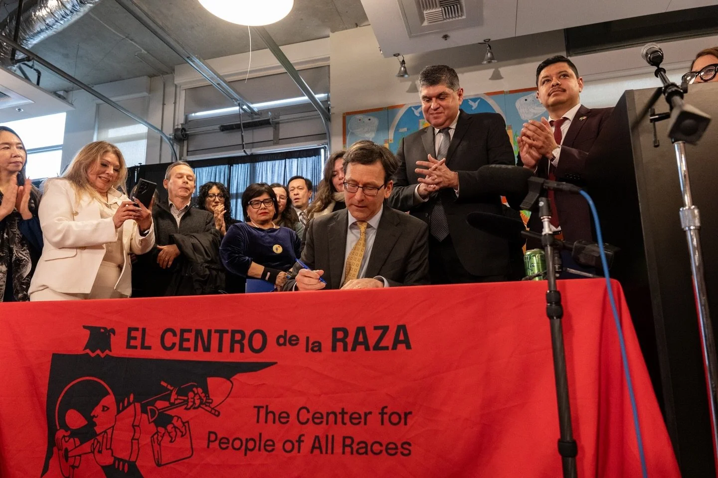 A big step forward for accountability, transparency, and community trust in Washington 👏🏽

repost: @govferguson 

Law enforcement&rsquo;s job is to protect us &mdash; yet, ICE is hiding from public accountability.

Grateful to Sen. Valdez, Rep. Cor