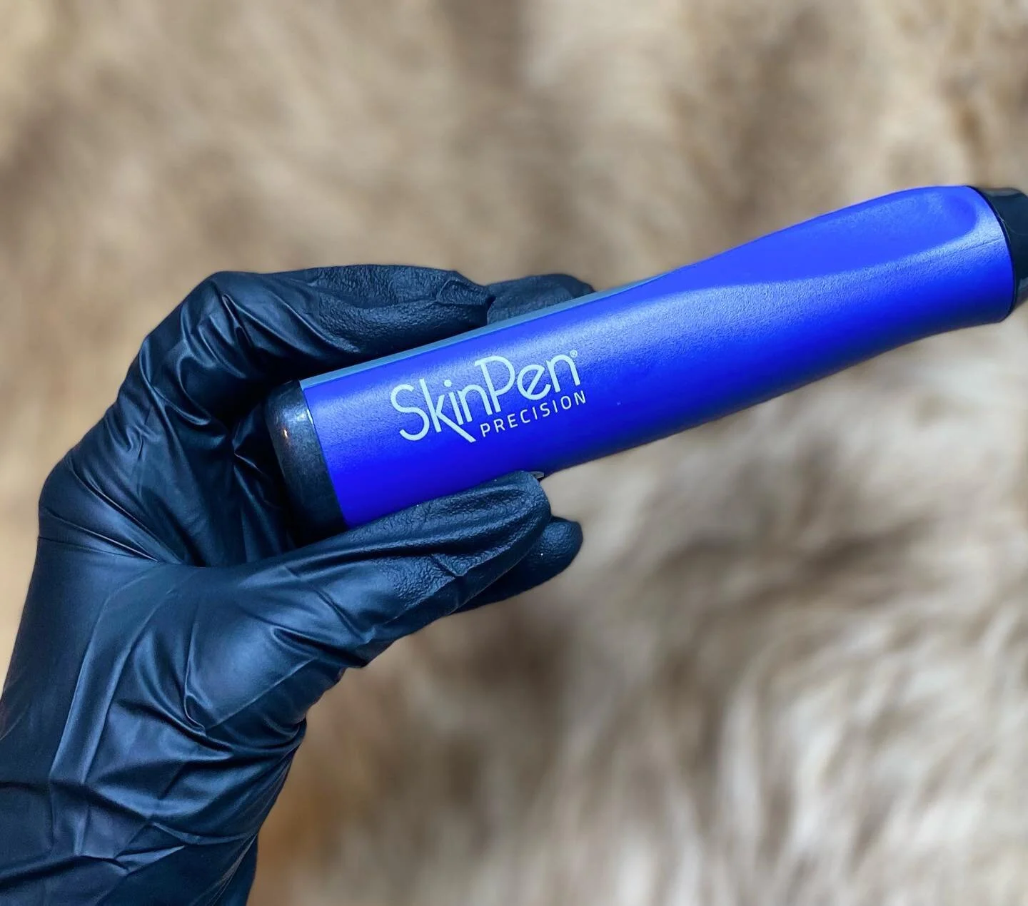 The SkinPen Precision is finally at Frida and we are so freaking excited!!! Why micro needling? SkinPen creates micro-channels at a rate of 1600 per second. These wounds stimulate your skin, kicking it’s healing into high gear,producing collage