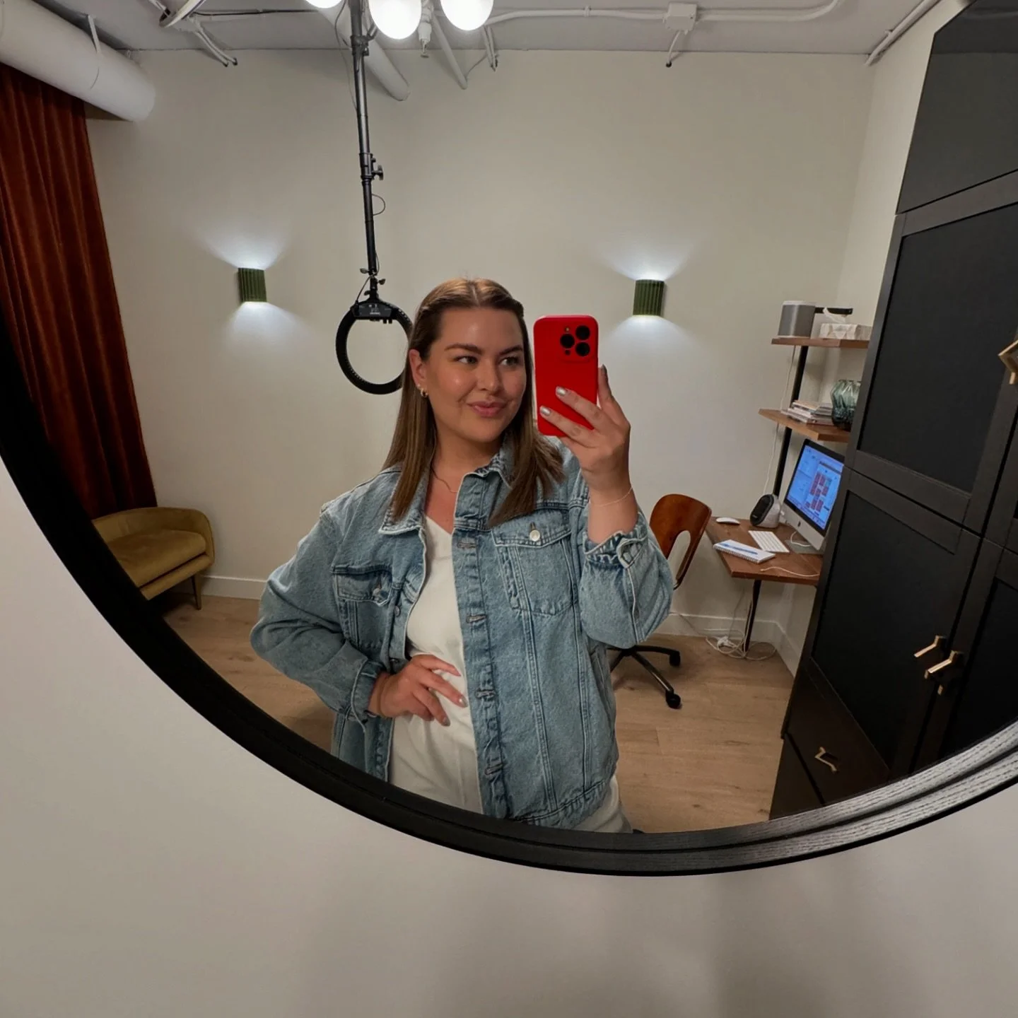 Happy Monday Chickies ☀️🐥

A reminder of my updated summer schedule:
&bull; Fridays at @wearefranks 
&bull; Every other Monday @fridabeautybar 

xoxo
Jordan