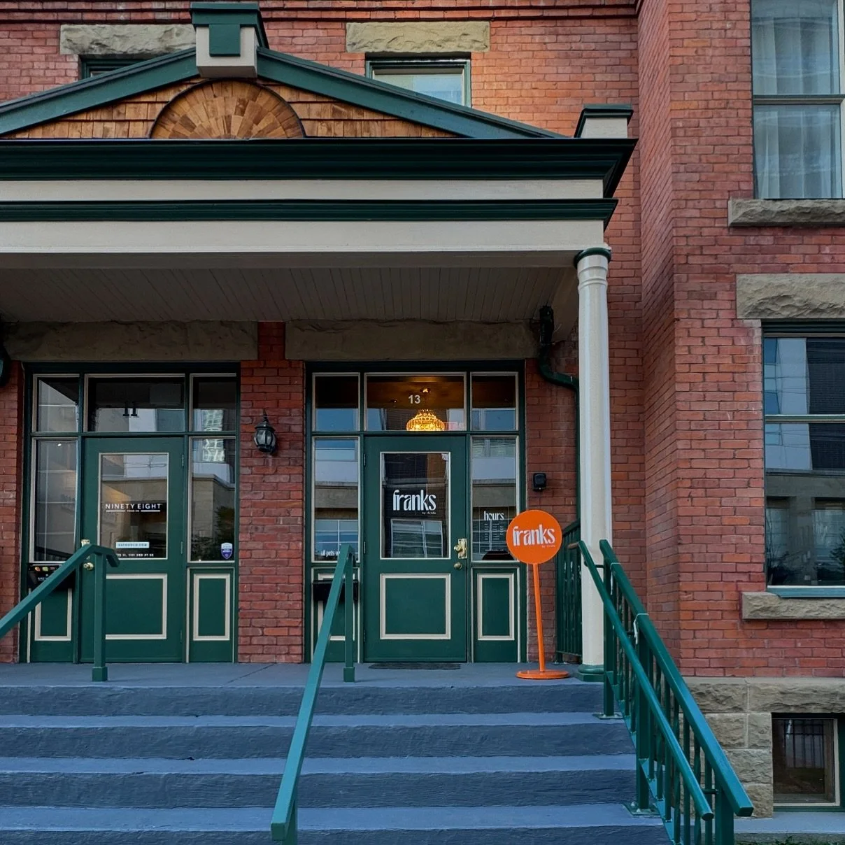 Looking extra cute today @wearefranks 🧡