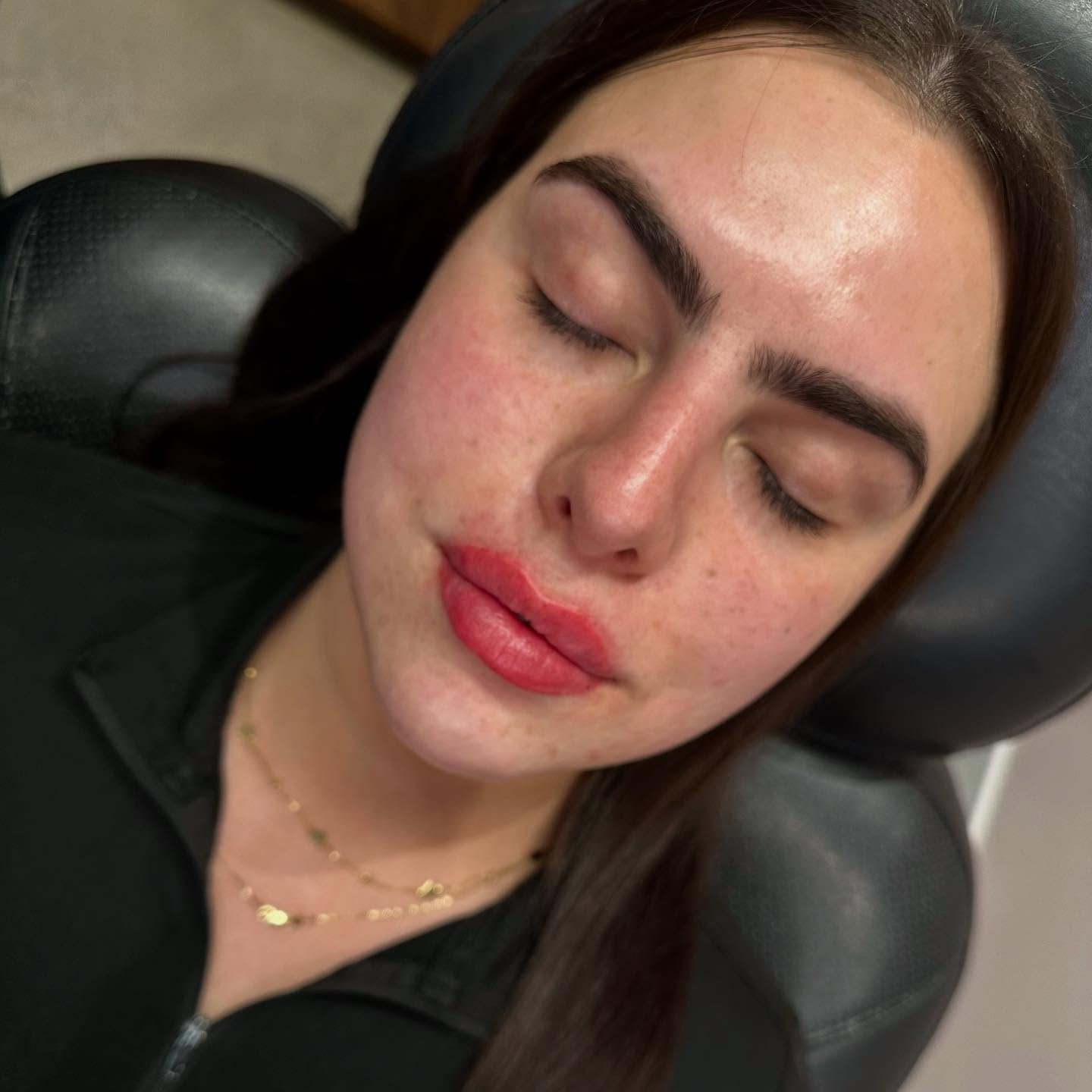 Oh mama these lips are ready for springg💐💓✨

1/2 syringe on this gorgeous gal to create a plump juicy look🧃

&bull;

&bull;

&bull;

@frida.maura.selleck