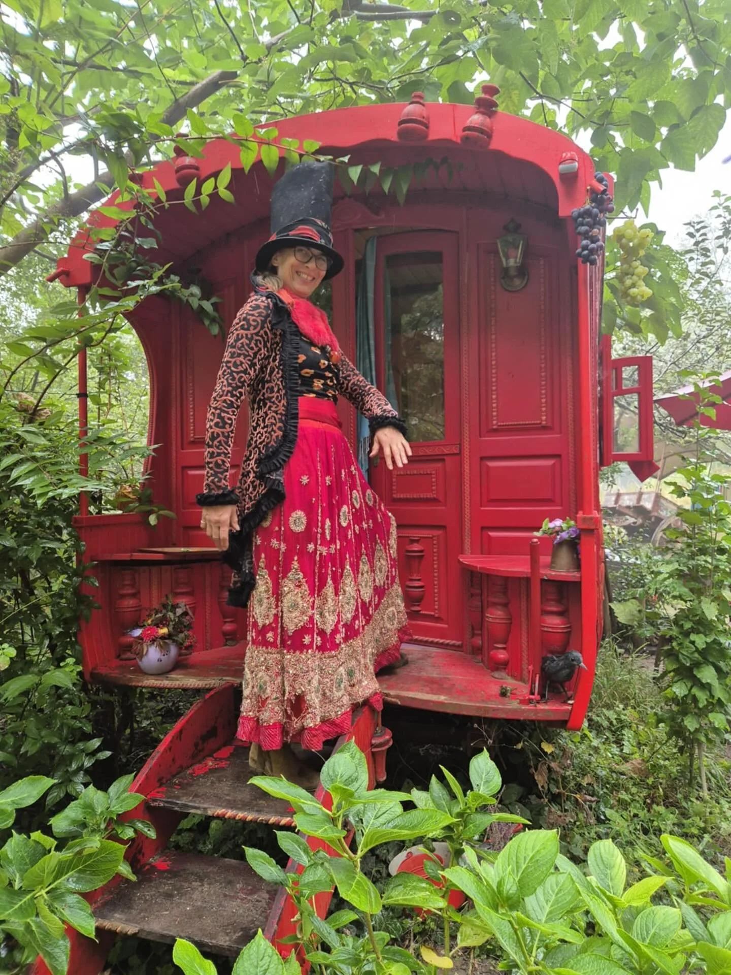 Pics from a Grape Laboratory I was invited to do at @moulinjaune, Paris at this weekend&rsquo;s celebration of Bacchus. Thanks for joining with engagement, beauty and a wonderful energy in our roulotte and Gypsy Garden. @mettegalatius @fetroline. Som