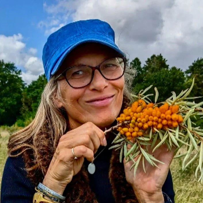 One thing is sure: Beautiful September 2025 is soon history and October introduces real autumn in DK. 

I have been celebrating Bacchus with a Grape Laboratory in the Gipsy Garden at Le Moulin Jaune in Paris and got stock in CDG Airport meanwhile the