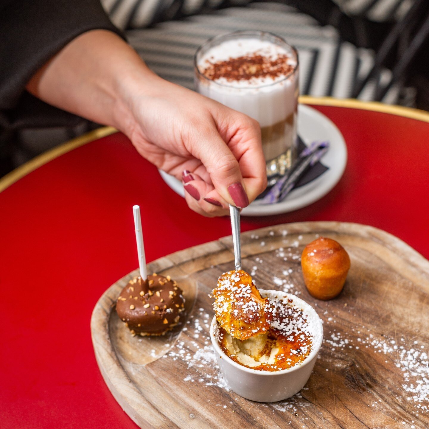 NO WAY 🚫

Nous ne pouvons croire qu'il y ait un seul &eacute;picurien qui n'aime pas le sucr&eacute;,c'est simplement impossible. 
C'est tout un pan de la gastronomie qu'il n'est possible d'&eacute;carter ! 😲

&bull;

🥘 Astair Paris
💫 Le bistrot 