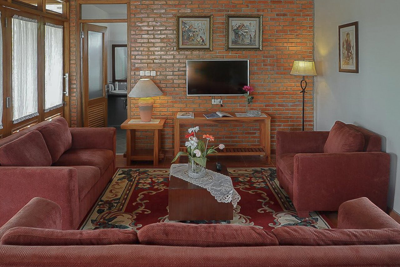 cikoneng livingroom - 1.jpg