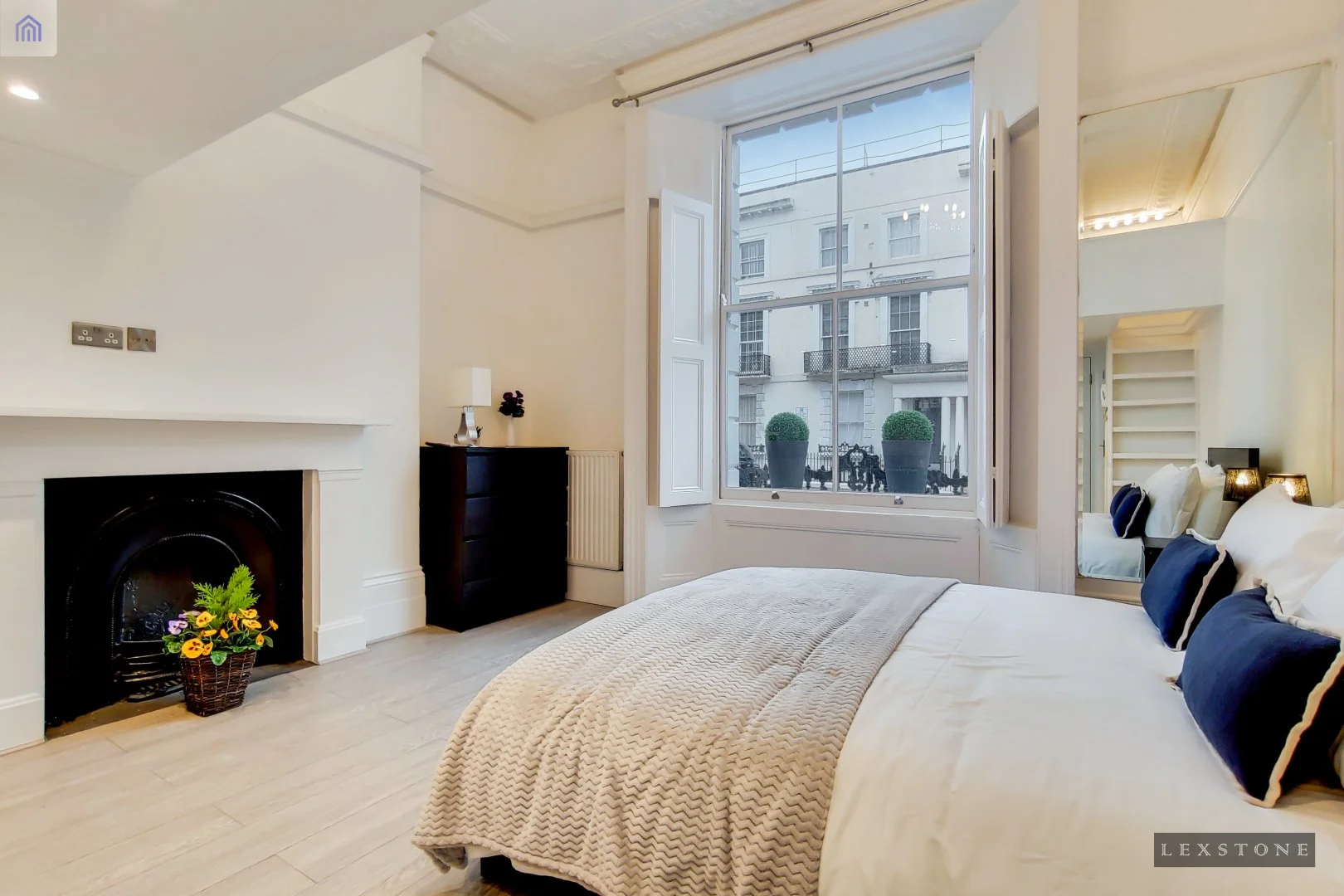 Holland Road, Kensington - £358 PW - W14
