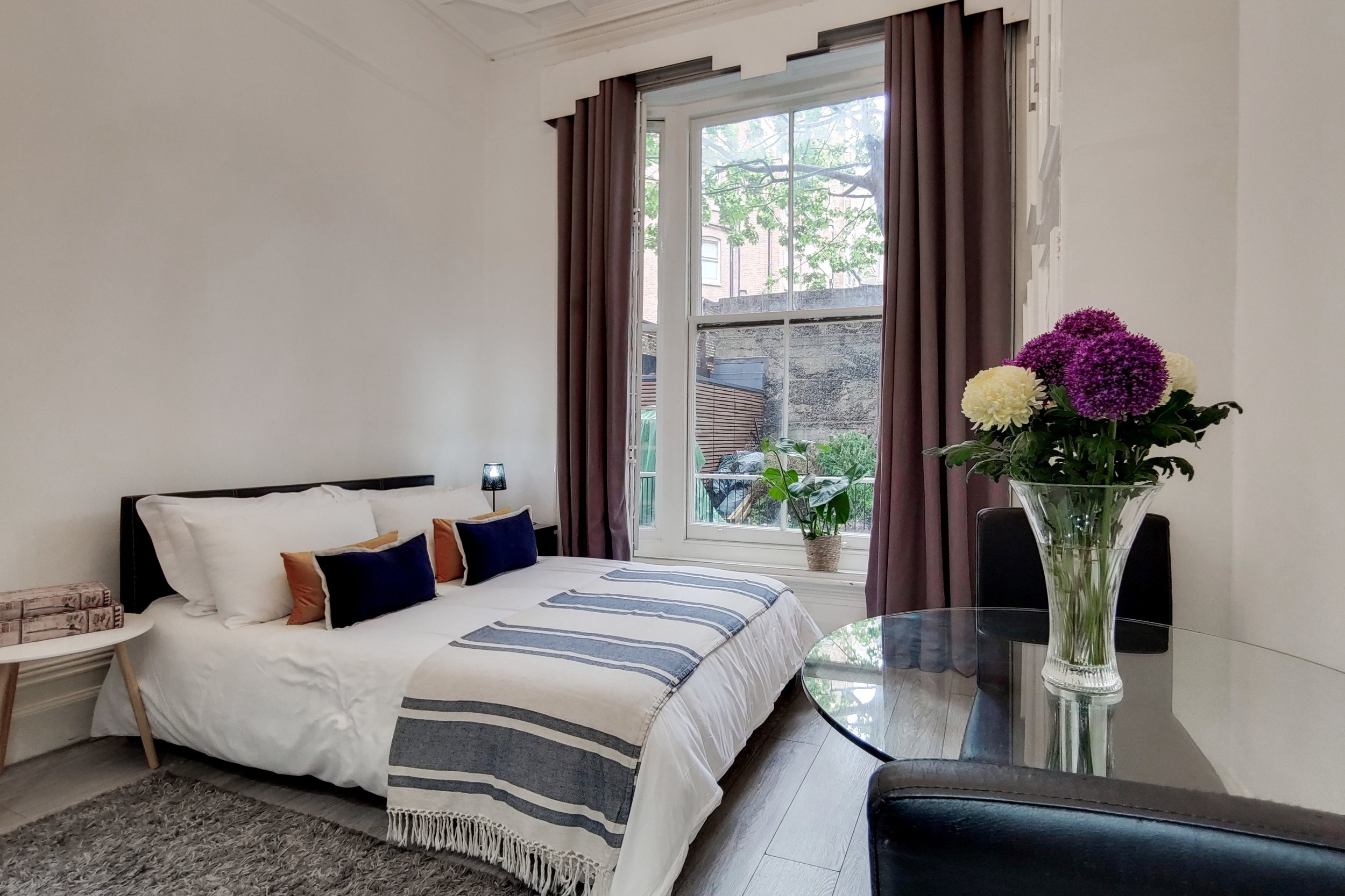 Draycott Place - £ 375 PW - SW3