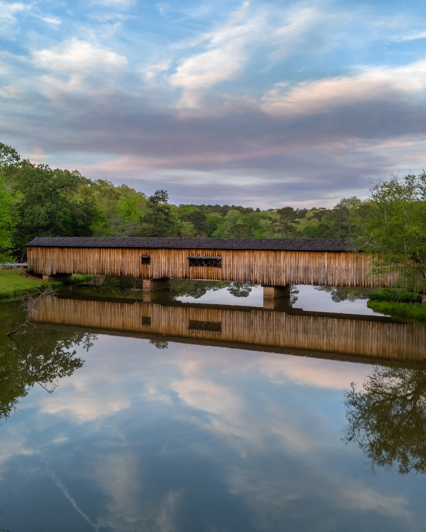 Watson Mill Covered Bridge. Built in 1885, this is the longest covered bridge in the state of Georgia - 229&rsquo; across the South Fork River. 

#georgia #coveredbridge #drone #watsonmillbridgestatepark