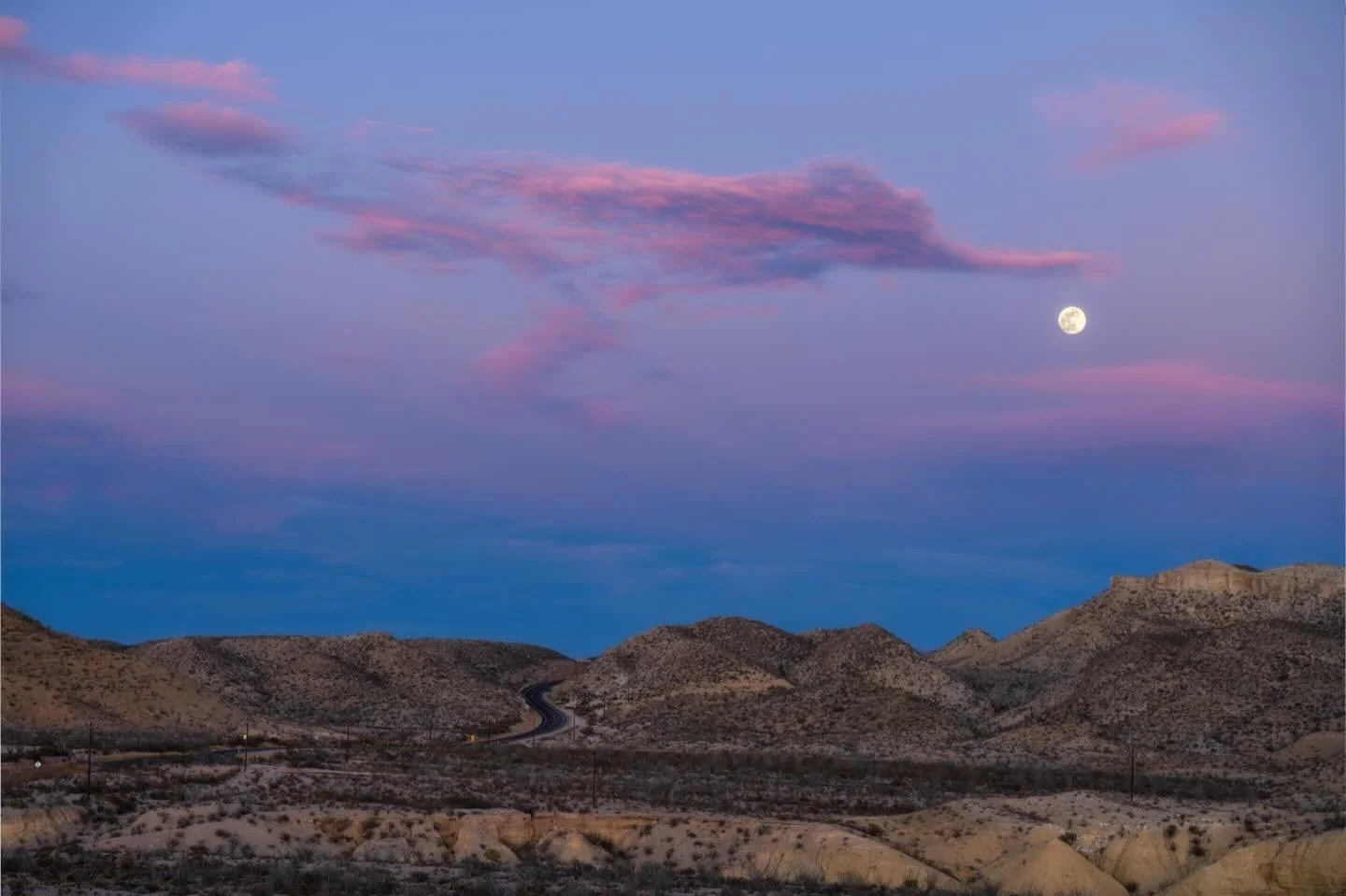 This simple view 🌕 &hellip; and an ice cold beer 🍻 

#bigbendnationalpark #heaven