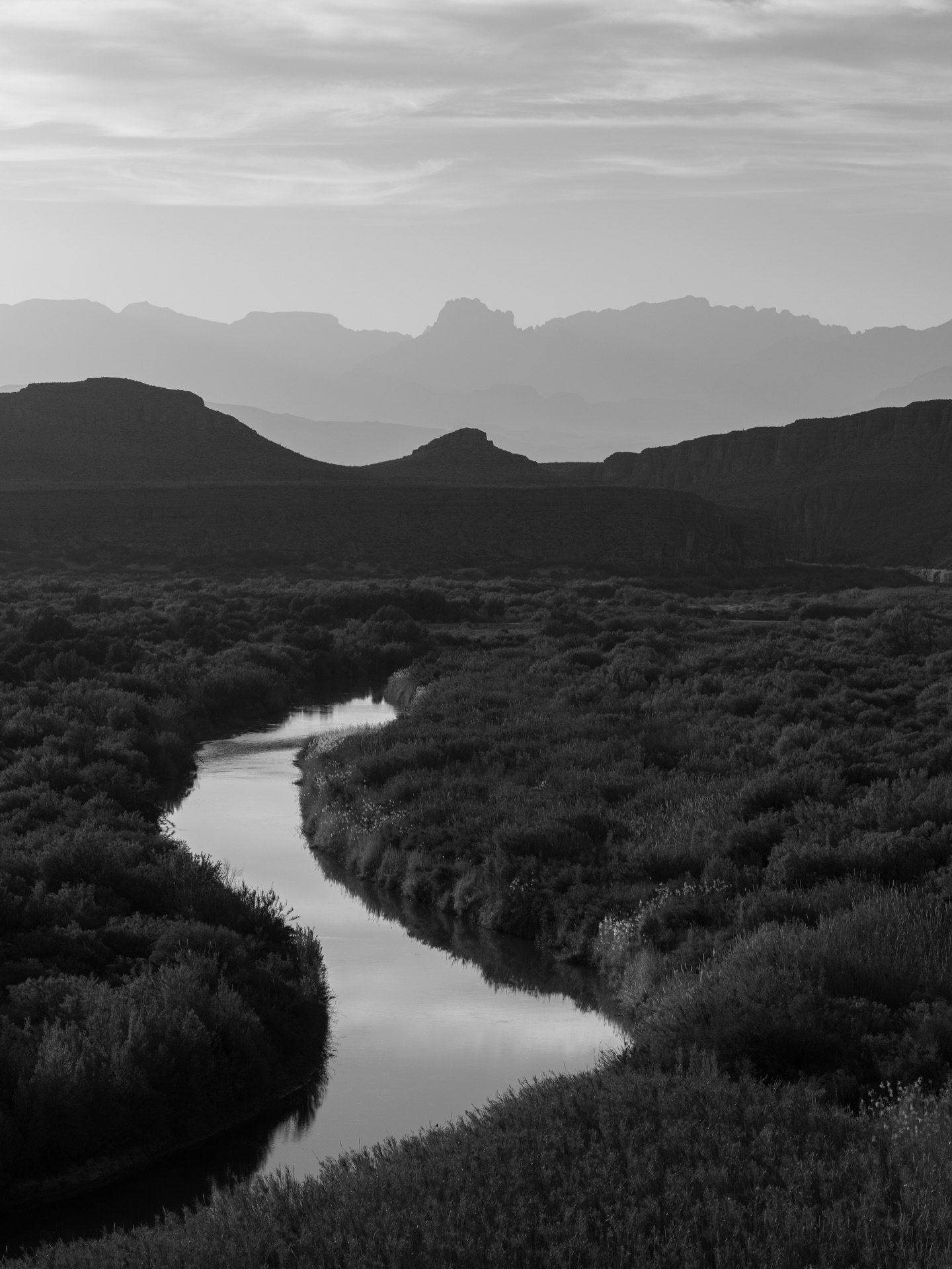 Black &amp; white or color? Zoom or wide? What do yall think? 🖤🤍🌈 🔎

#bigbendnationalpark #sonyalpha