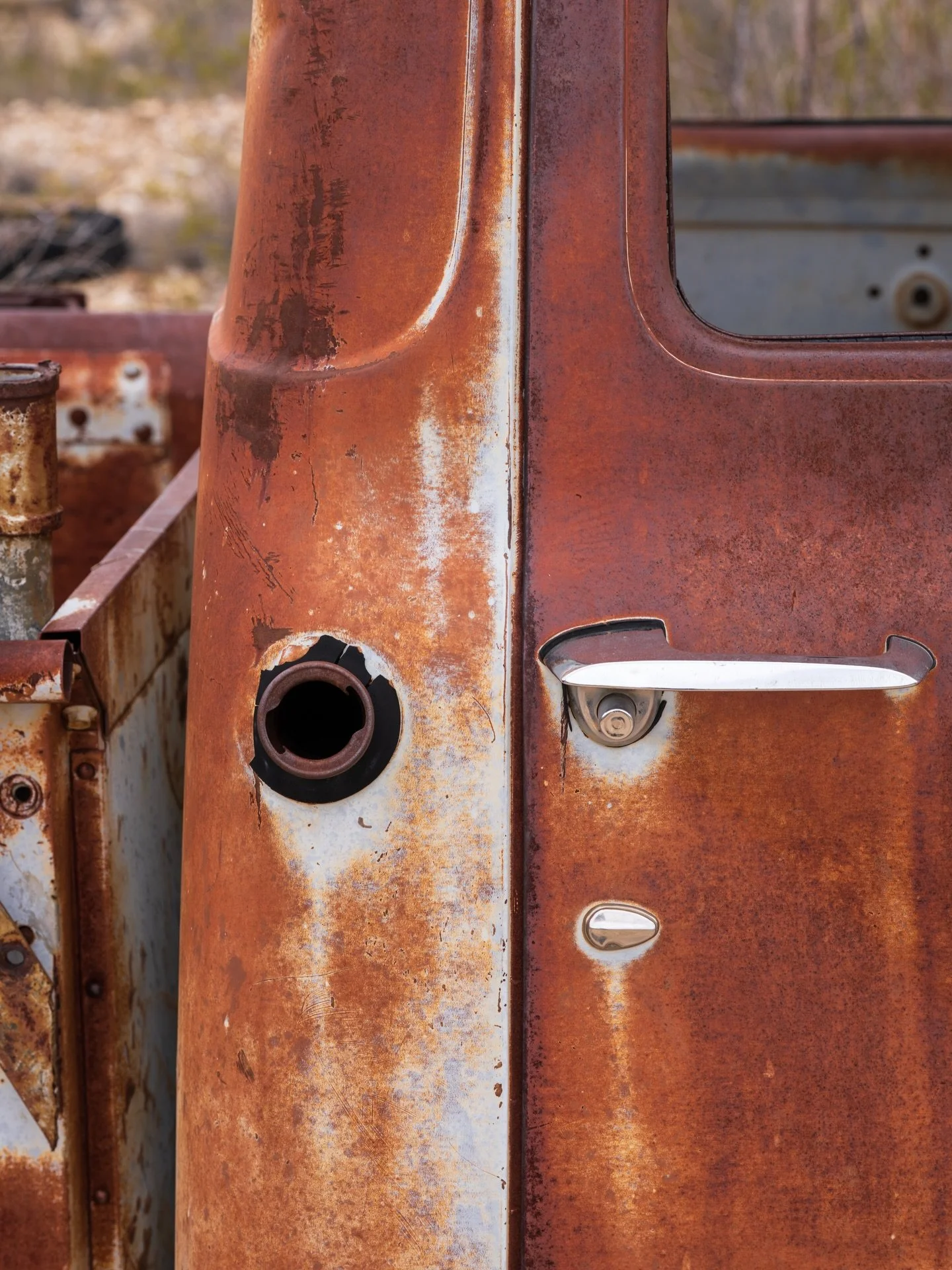 Patina 🤌🏼 patterns &amp; machinery that remind us of a hard life of mining in a place on the other side of nowhere 👻 what do yall think? Who loves patina too??

#bigbendnationalpark #patina